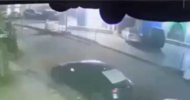 خلال سرقة ‘‘كابل’’ .. صعقة كهربائية تنهي حياة شابين جنوبي اليمن.. وتصرف مثير لشخص ثالث