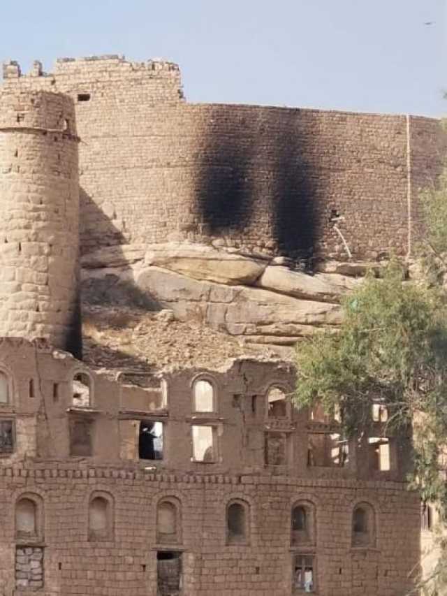 إضرام النيران في قلعة ‘‘شمر يهرعش’’ التاريخية