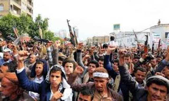 صورة صادمة لنساء يمنيات وخبير عسكري بالشرعية يوجه رسالة للشعب اليمني :”العنوا دجال مران تكسبوا الأجر والثواب”