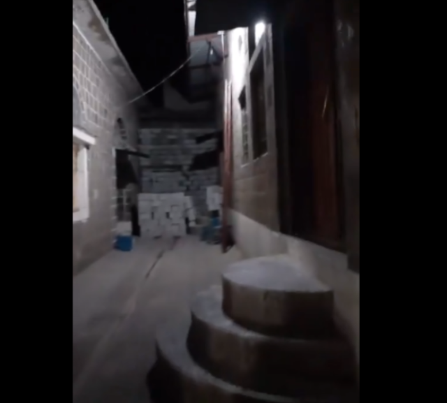 بالفيديو.. قيادي حوثي سلالي يغتصب مبنى مسجد في مدينة إب ويحول باحاته إلى سكن خاص به! ”شاهد”