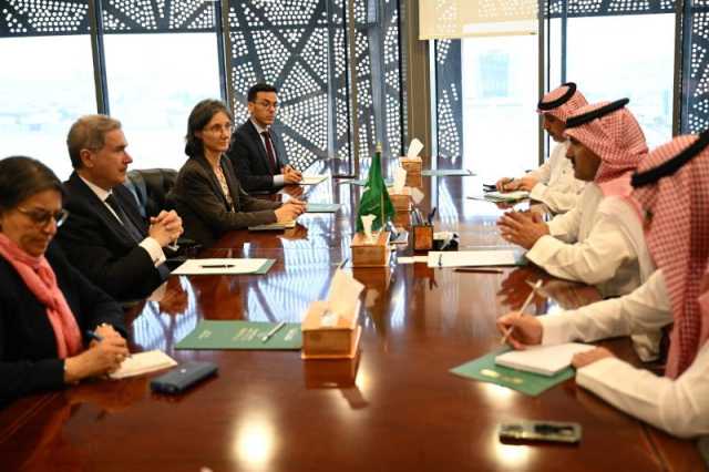 السفير السعودي”ال جابر” يكشف عن الجهود لحل الأزمة اليمنية”