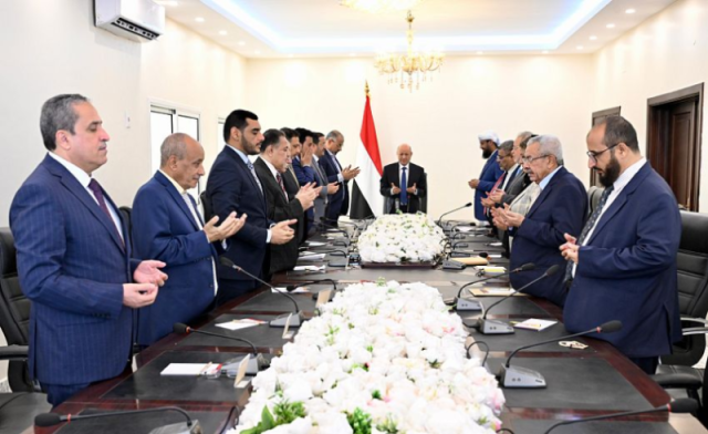 تحركات كبيرة ومكثفة للرئيس العليمي لتفعيل مؤسسات الدولة من عدن والخطوة الكبرى بعد عيد الفطر المبارك