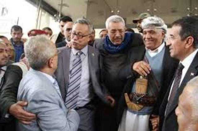”إلى متى سيلتزمون بضبط النفس؟”...قيادي حوثي يستنكر صمت إيران تجاه غارات إسرائيل: