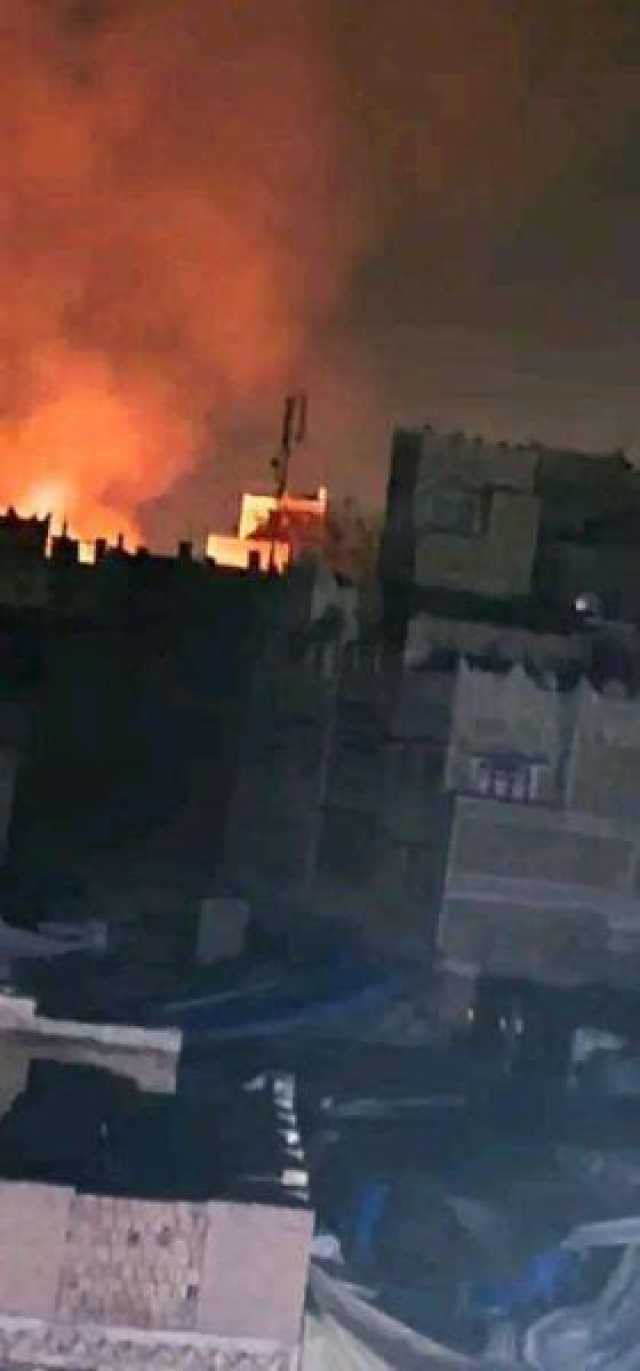 صحفي يكشف الأمر الصادم..الحوثيون هم من اضرم النار في ”سوق الحلقة”