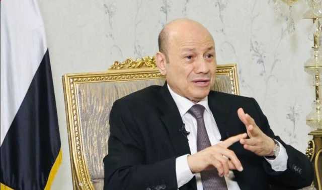 رئيس مجلس القيادة يكشف عن خطة الحكومة لصرف مرتبات الموظفين في مناطق سيطرة الحوثيين والجهة المعرقلة