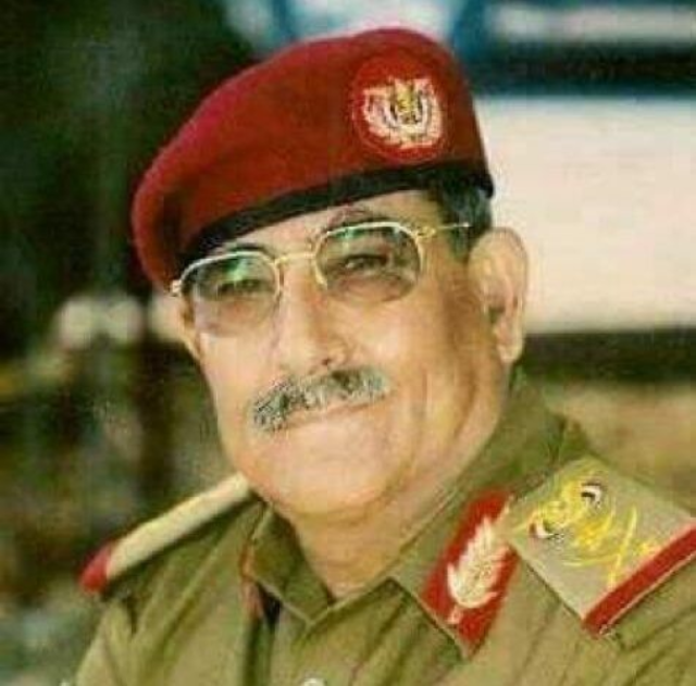 مليشيات الحوثي تقتحم منزل وزير الدفاع الأسبق الموالي لها بصنعاء وتقتل أحد أفراد حراسته