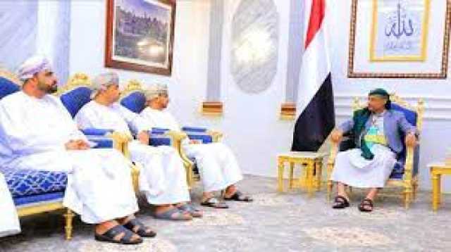”الصميل خرج من البنك المركزي”...عرض حوثي للشرعية عبر الوساطة العمانية