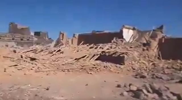 شاهد .. امرأة تشتكي إحراق الحوثيين منزلها في قيفه بالبيضاء .. وتتساءل هل هم مسلمين ؟