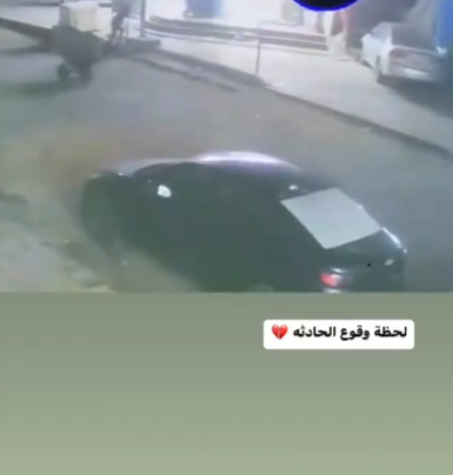 موقف بطولي لشاب من عدن ينقذ شخص صُعق بالتيار الكهربائي ”شاهد”