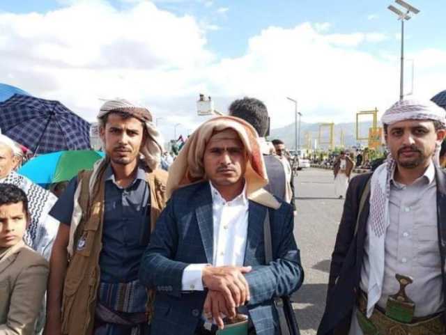 مليشيا الحوثي تُكرم المتهم بتفجير منازل رداع وهذا ما يفعله صنعاء