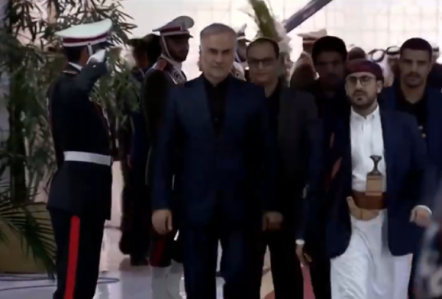 الوفد الحوثي يصل طهران لتشييع ووداع جثمان الرئيس الإيراني.. شاهد كيف تم استقبالهم؟