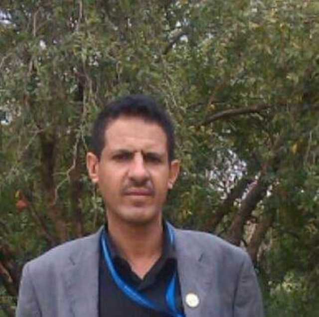 بسبب صور ”بالواتساب” ميلشيا الحوثي تواصل احتجاز موظف في هيئة الطيران !