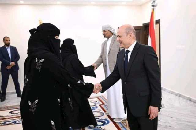 ”هذه طبعاً أخلاق المسيرة الخرائية”..غضب واسع في اليمن بعد إساءة صحفي حوثي للنساء اليمنيات
