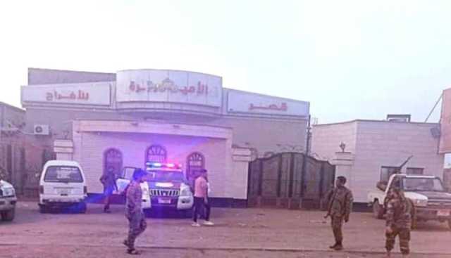 ممارسات جماعية مخلة للآداب خلال حفل في عدن لمجموعة شباب.. واعتقال عدد منهم
