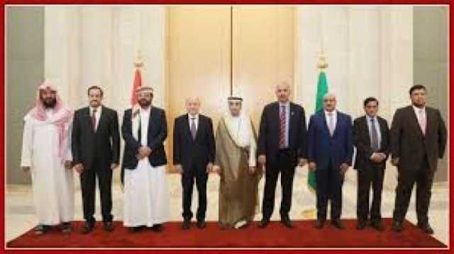 ”ليس العليمي” ...مسؤول حكومي يكشف عن القائد الاجدر لتحقيق النصر على الحوثيين