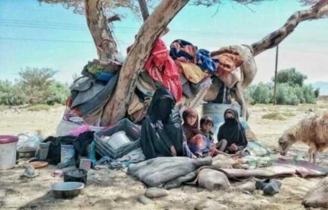 الأوضاع المعيشية والتهديدات الأمنية تدفع 132 يمنيًا للنزوح خلال أسبوعين
