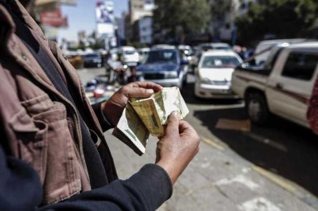 خبير اقتصادي يوجه دعوة عاجلة للحكومة الشرعية ويحذر من مخطط خطير للحوثيين!