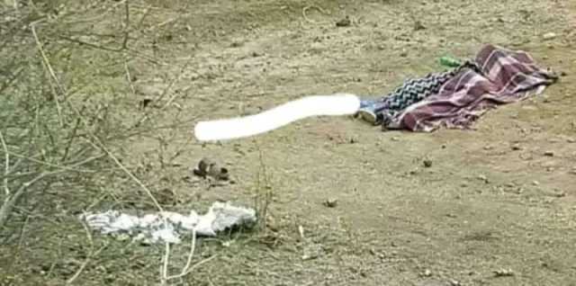 شاهد .. طفلة تحتضن أبيها الذي قتله مجرم أطلق سراحه الحوثيين للمرة الثانية