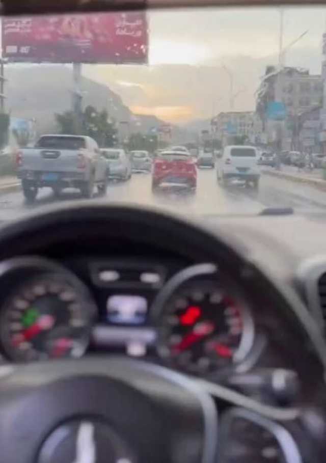 من صعدة إلى حضرموت.. أمطار رعدية تعم 16 محافظة يمنية خلال الساعات القادمة.. وتحذيرات مهمة للسكان