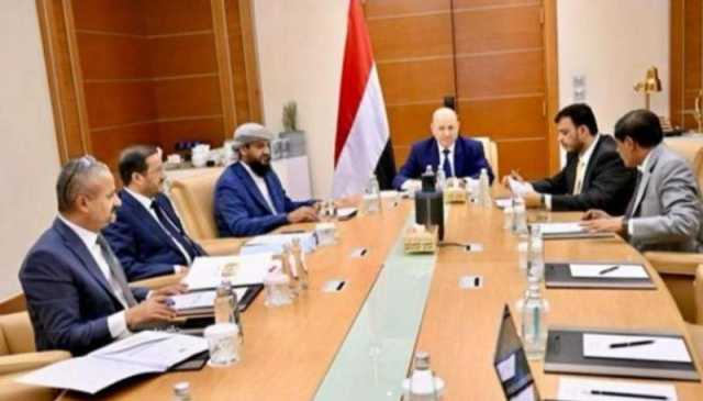 ”المشهد اليمني” يكشف أبرز التداعيات العاصفة بصنعاء عقب قرارات الشرعية تجفيف مصادر تمويل الحوثيين