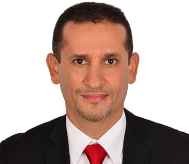 مسؤول كبير في الشرعية يزور مناطق تحت سيطرة الحوثي لقضاء إجازة العيد ويعود بسلام!