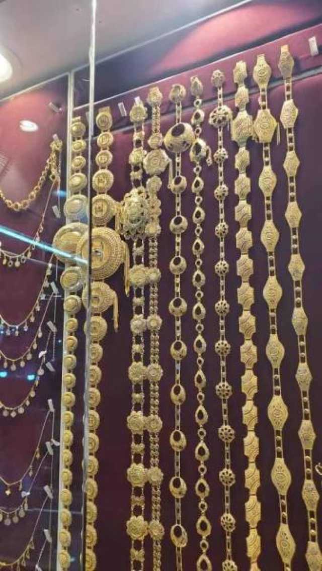 سرقة ونهب محل ذهب غربي اليمن (صور)