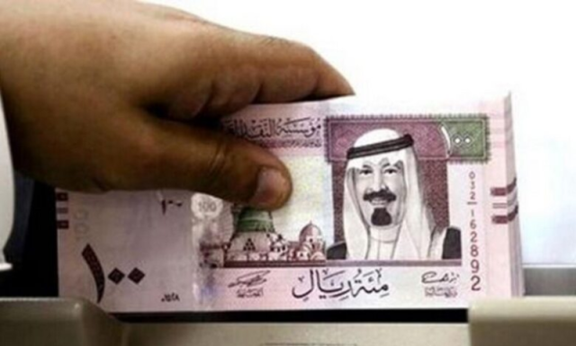 مغتربون يمنيون بالسعودية يتلقون رسائل ”sms” بشأن التحويلات المالية إلى اليمن