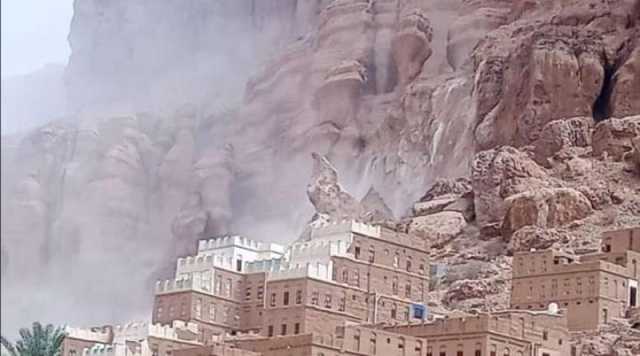 شاهد...انهيارات صخرية ترسم لوحة رعب في دوعن بحضرموت