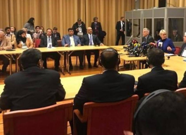 أنباء عن مفاوضات لتوحيد العملة وتصدير النفط وصرف الرواتب.. ومسؤولون: الحوثيون لن يلتزموا بأي اتفاق
