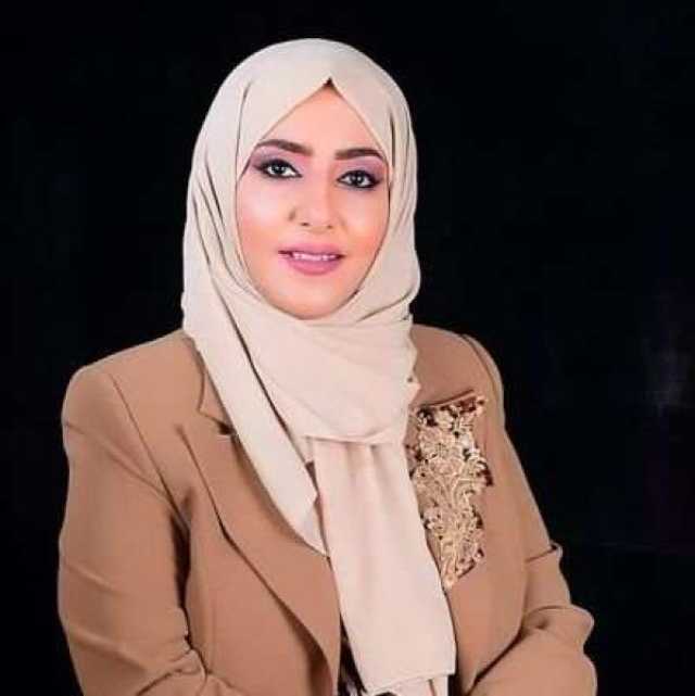شاهد...معلمة تتحدى الحوثيين في عقر دارهم: ”لن تمنعوني ولو بأكبر شنب!”