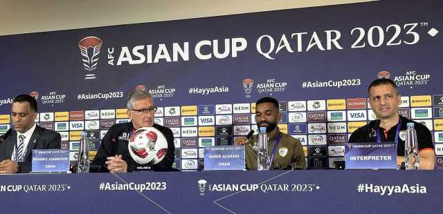 مدرب منتخب عمان يعلق على استبعاد لاعبي الأخضر السعودي