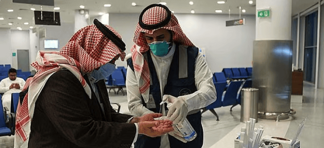 «وقاية» تنبه إلى لبس الكمامة عند الذهاب لأماكن مزدحمة