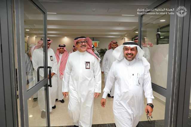 الرئيس التنفيذي للهيئة الملكية بينبع يتفقد مركز الخدمات الحكومية الشامل