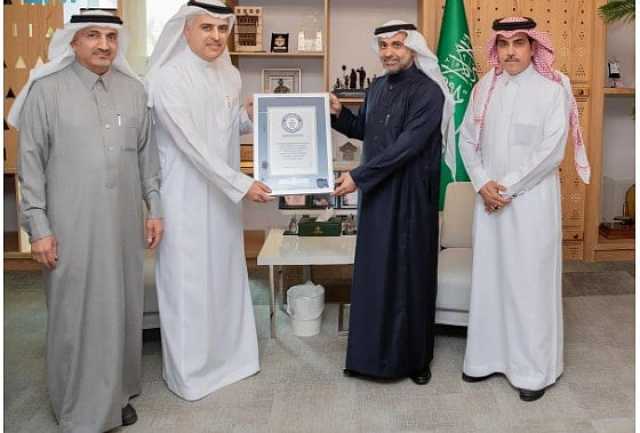 وزير الصحة يتسلّم شهادة «جينيس» عن أكبر تجمع بشري في العالم لمرضى السكري