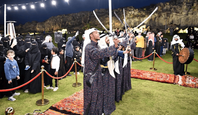 العرضة السعودية حاضرة في فعاليات 'حاتمية' بمنطقة حائل