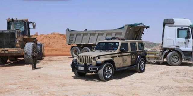 ضبط مخالف لنظام البيئة استغل الرواسب دون ترخيص في تبوك