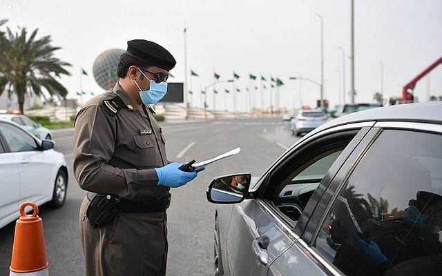 «المرور»: ترك المركبة مفتوحة وفي وضع التشغيل مخالفة تصل لـ150 ريالا
