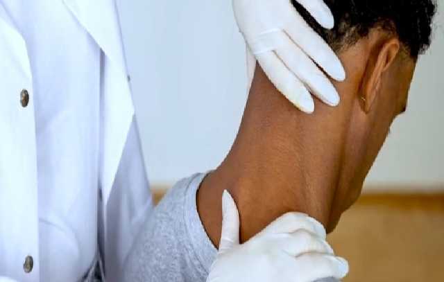 استشاري: «طقطقة» الجسم تؤدي إلى تحسن وهمي.. وبعض الممارسات العنيفة قد تسبب مضاعفات
