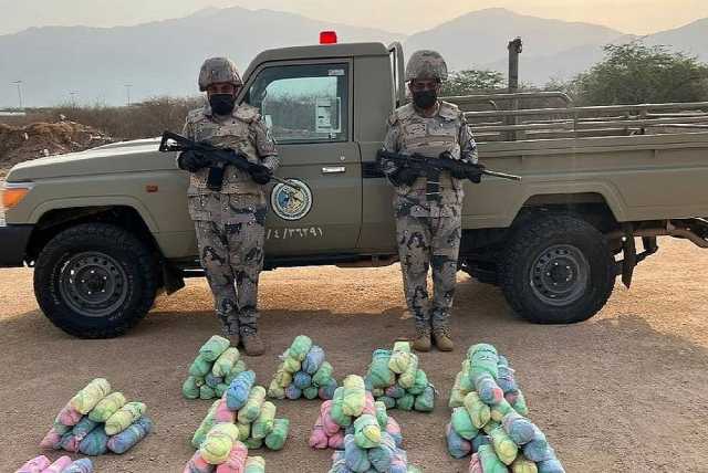 القبض على 6 مخالفين لنظام أمن الحدود لتهريبهم 91 كيلوجرامًا من القات بجازان 