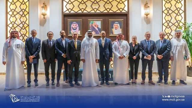وزير الاتصالات يبحث مع البنك الدولي تطوير سياسات الاقتصاد الرقمي وتبني الذكاء الاصطناعي التوليدي
