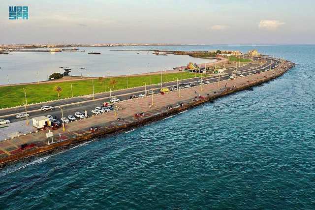 الواجهات البحرية بجازان تشهد توافد الأهالي والزوار للاستمتاع بالأجواء المعتدلة