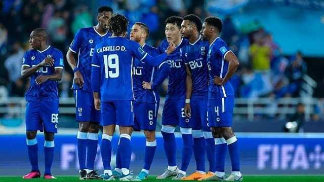 نجم الهلال السعودي يرد على أنباء رحيله
