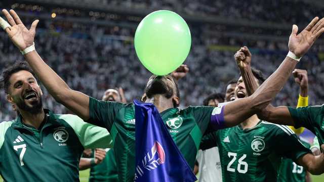 قائد منتخب السعودية يعلق على أزمة مانشيني مع اللاعبين المستبعدين