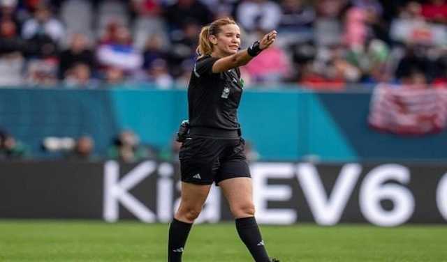 ظابط شرطة.. من هي بشرى كربوبي أول حكمة عربية في كأس أمم أفريقيا؟