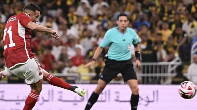 خبير تحكيمي يحسم جدل ركلة جزاء الأهلي أمام الاتحاد السعودي