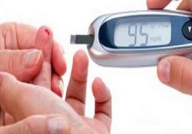 كيف يمكن استخدام جهاز قياس السكر في المنزل؟