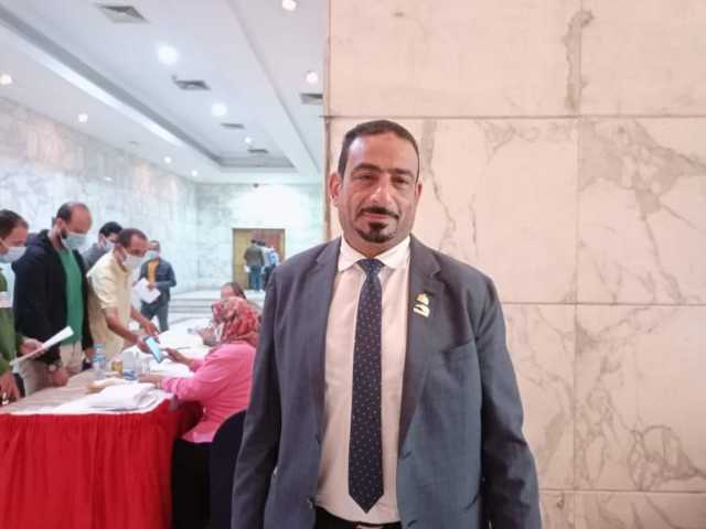 رئيس غرفة صناعة الحبوب: الدقيق لا يتعدى الـ16 ألف جنيه.. ويجب تخفيض سعر العيش السياحي