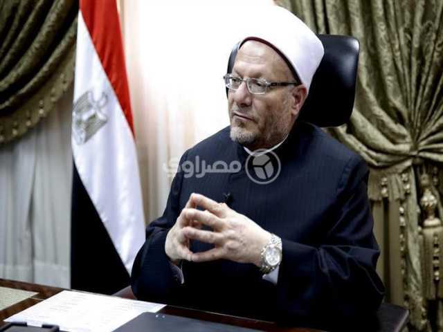 المفتي: لا يجوز للمرأة مس المصحف وقراءة القرآن في هذه الحالة (فيديو)