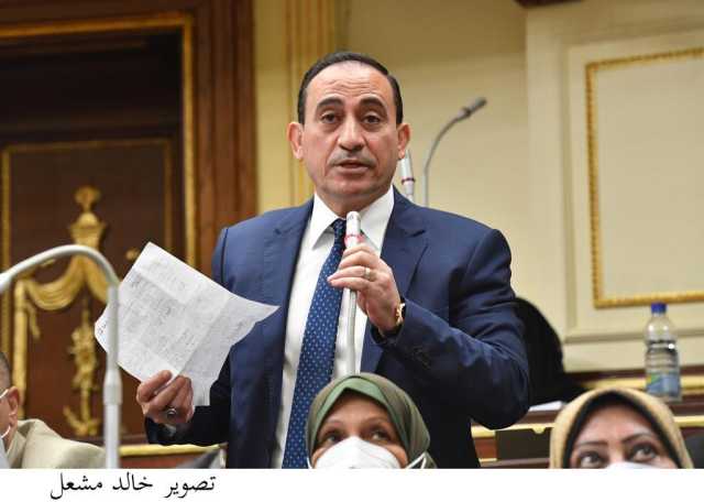 برلماني: تقاعس الحكومة سبب زيادة سعر الدولار بالسوق السوداء