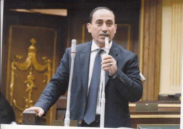 تهدد الأمن القومي.. طلب إحاطة لمواجهة ظاهرة الاتجار بالدولار